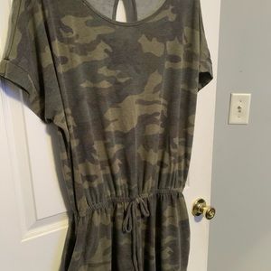 Oddy camo romper